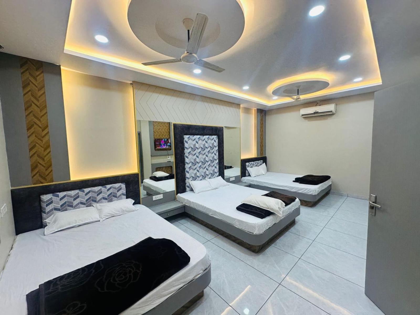 Hotel Om Shree Palace , Near Railway Station And Mahakal Lok Ujjain Exterior photo